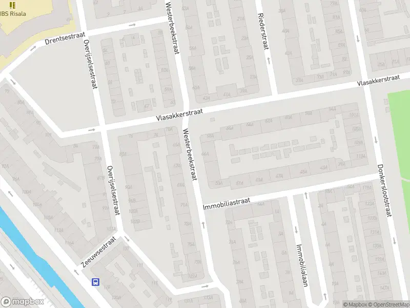 Ambulance met gepaste spoed naar de Westerbeekstraat in Rotterdam