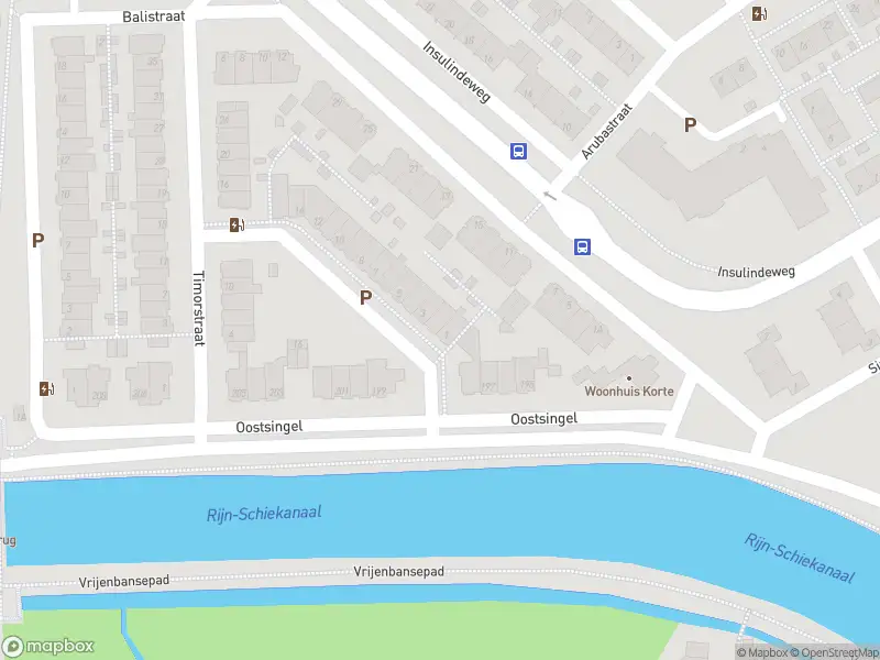 Ambulance met grote spoed naar de Soendastraat in Delft