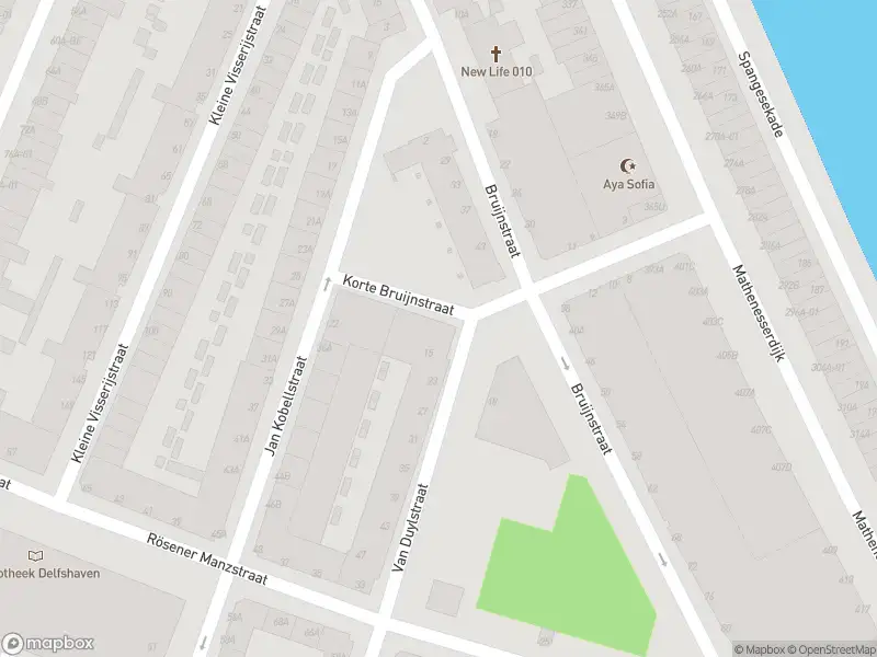 Ambulance met grote spoed naar de Korte Bruijnstraat in Rotterdam