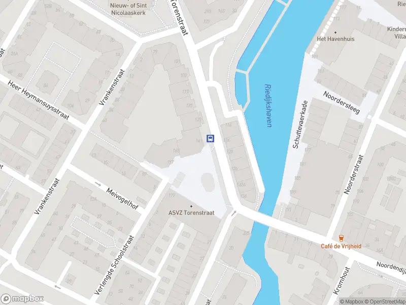 Ambulance met gepaste spoed naar de Torenstraat in Dordrecht