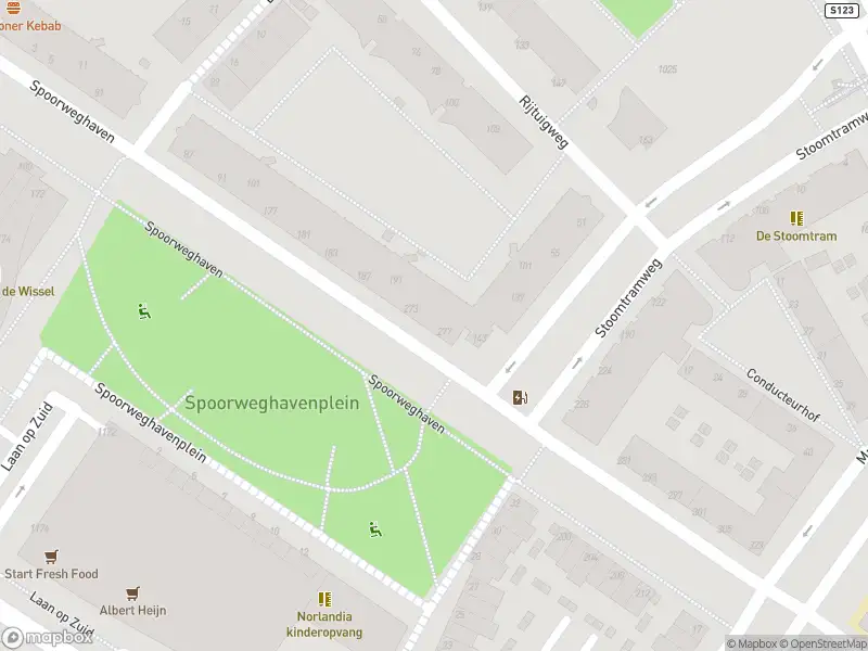 Ambulance met grote spoed naar de Spoorweghaven in Rotterdam