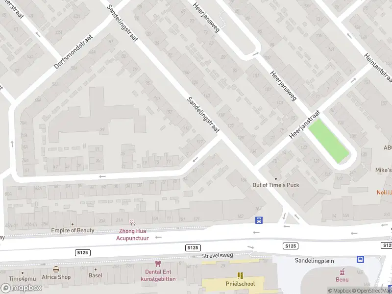 Ambulance met gepaste spoed naar de Heer Daniëlstraat in Rotterdam