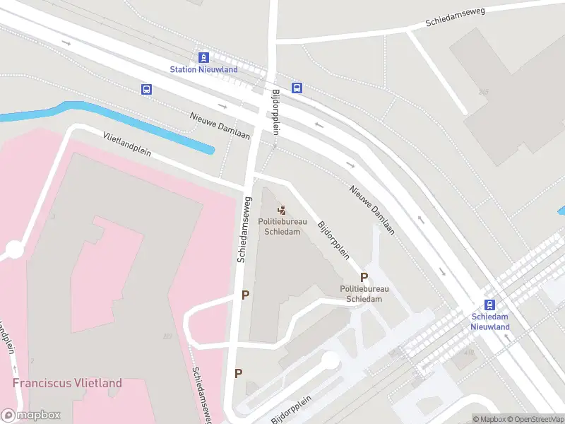 Ambulance met gepaste spoed naar de Bijdorpplein in Schiedam