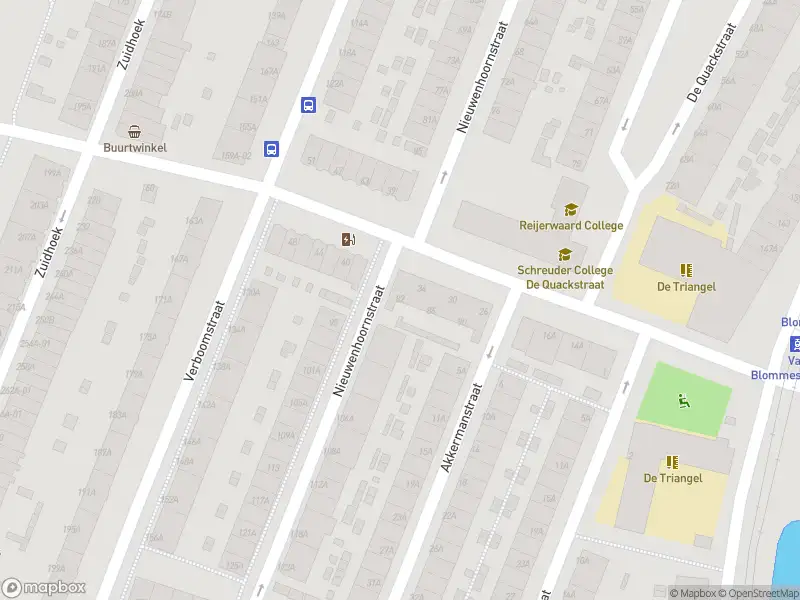 Ambulance met grote spoed naar de Nieuwenhoornstraat in Rotterdam