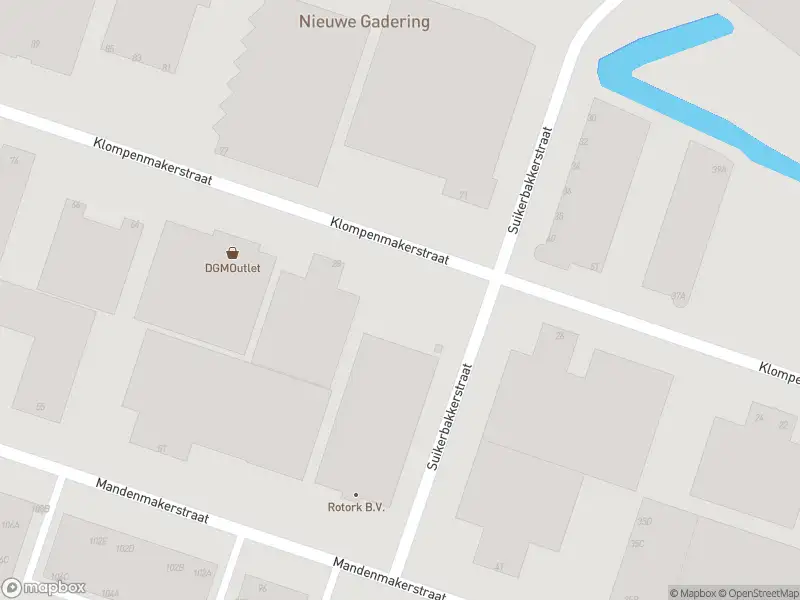 Ambulance met gepaste spoed naar de Klompenmakerstraat in Hoogvliet Rotterdam