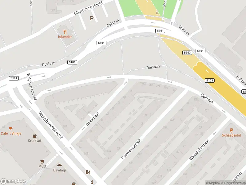 Ambulance met gepaste spoed naar de Dokstraat in Rotterdam