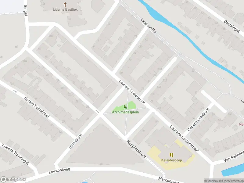 Ambulance met grote spoed naar de Laurens Costerstraat in Schiedam