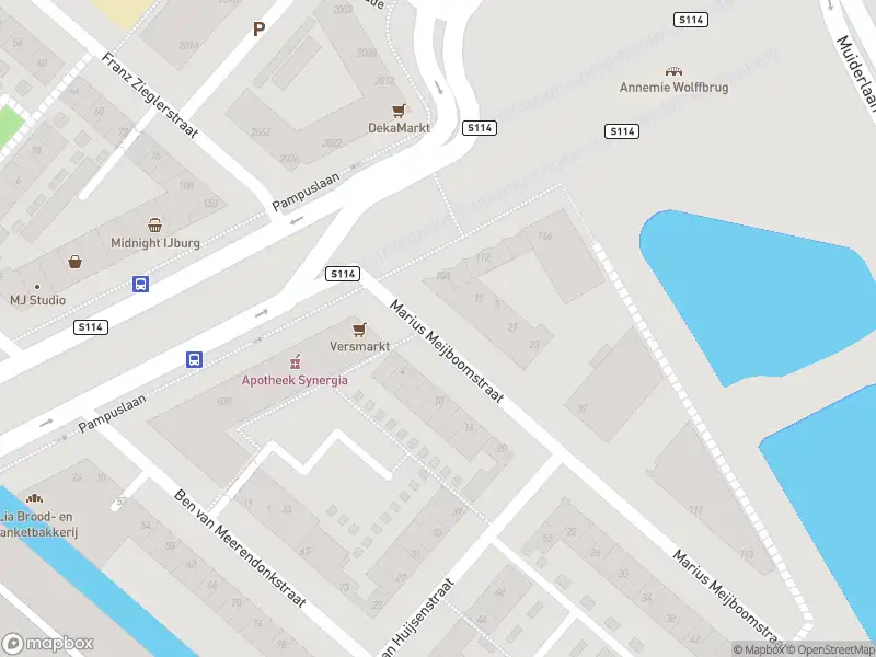 Brandweer met gepaste spoed naar de Marius Meijboomstraat in Amsterdam vanwege een liftopsluiting