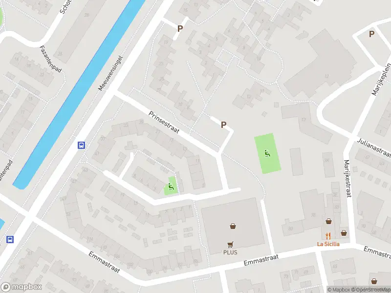 Ambulance met grote spoed naar de Prinsestraat in Rozenburg