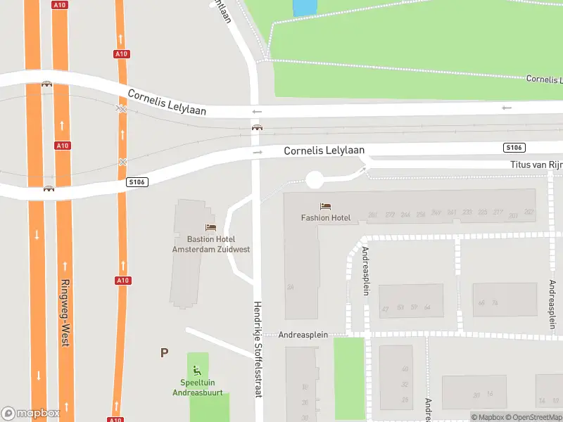 Ambulance met grote spoed naar de Hendrikje Stoffelsstraat in Amsterdam