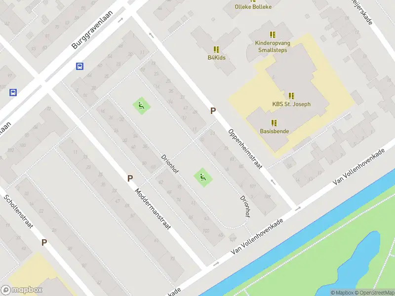 Ambulance met gepaste spoed naar de Oppenheimstraat in Leiden