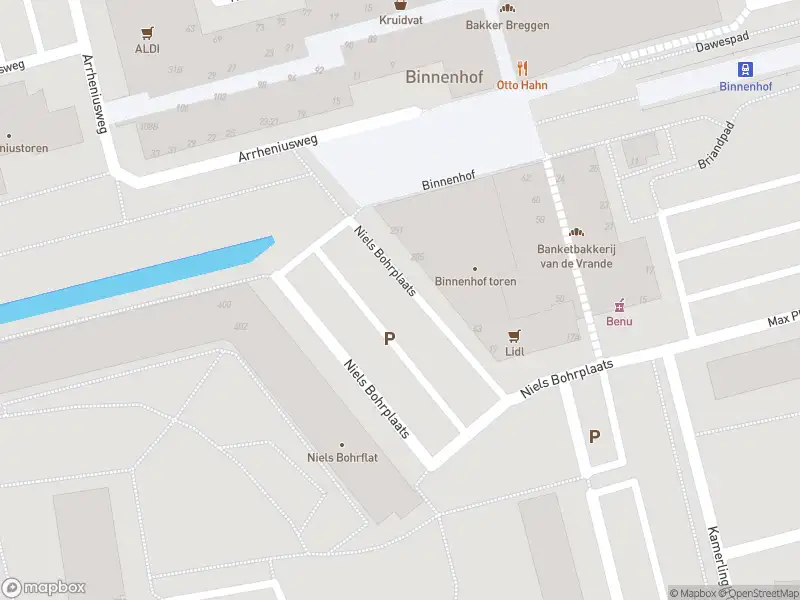 Ambulance met grote spoed naar de Niels Bohrplaats in Rotterdam