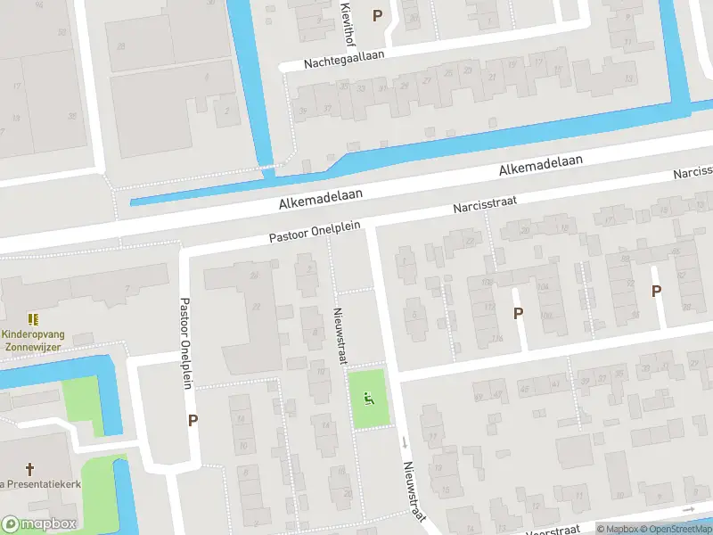 Ambulance met grote spoed naar de Nieuwstraat in Roelofarendsveen