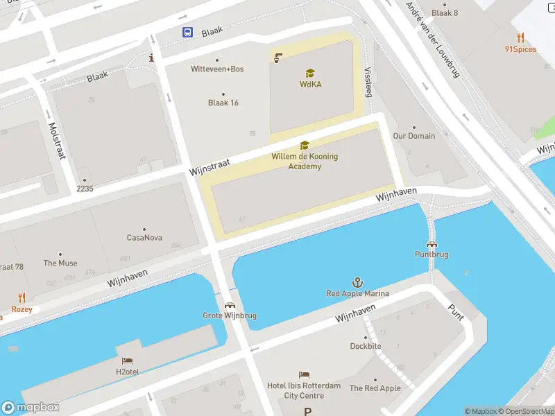 Brandweer met gepaste spoed naar de Wijnhaven in Rotterdam vanwege een liftopsluiting