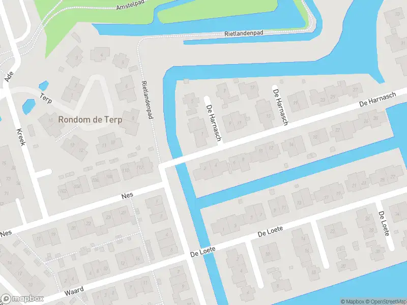 Ambulance met grote spoed naar de De Harnasch in Pijnacker