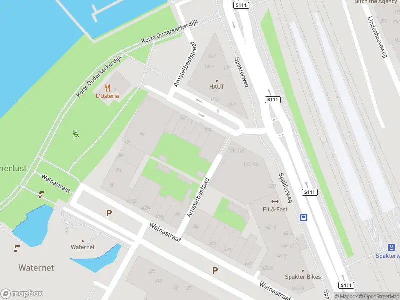 Ambulance met grote spoed naar de Amstelbeststraat in Amsterdam