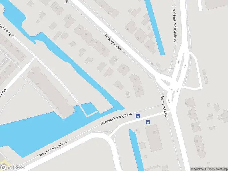 Ambulance met grote spoed naar de Terbregseweg in Rotterdam