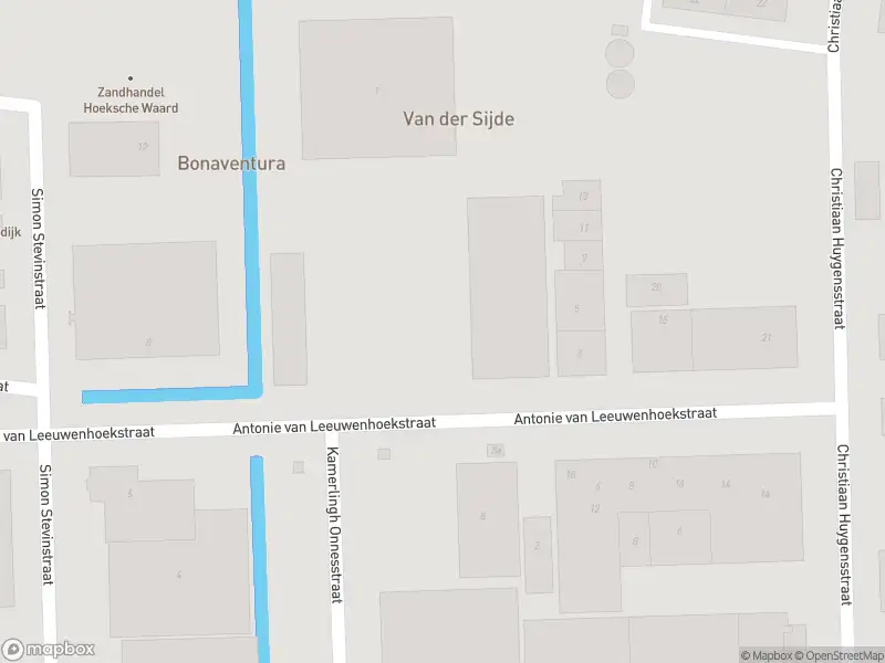 Ambulance met gepaste spoed naar de Antonie van Leeuwenhoekstraat in Strijen