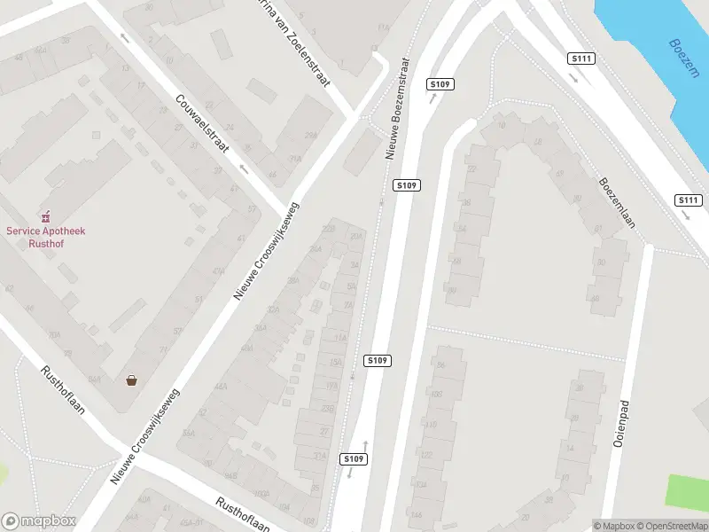 Ambulance met grote spoed naar de Nieuwe Boezemstraat in Rotterdam