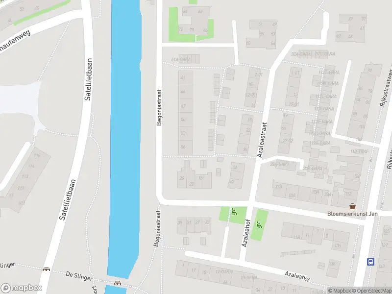 Ambulance met grote spoed naar de In de Korenmolen in Duivendrecht