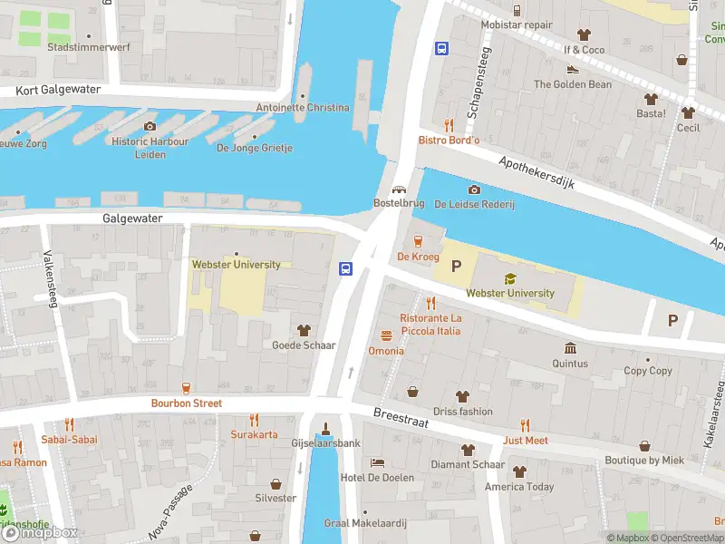 Ambulance met gepaste spoed naar de Kort Rapenburg in Leiden