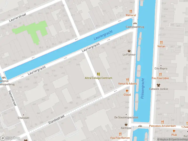 Ambulance met gepaste spoed naar de Konijnenstraat in Amsterdam