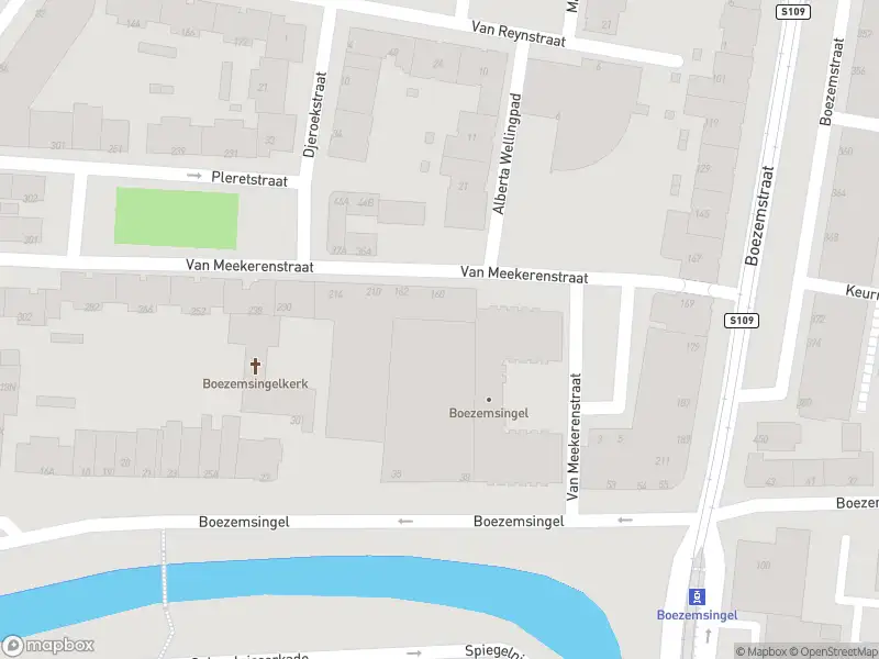 Ambulance met grote spoed naar de Van Meekerenstraat in Rotterdam