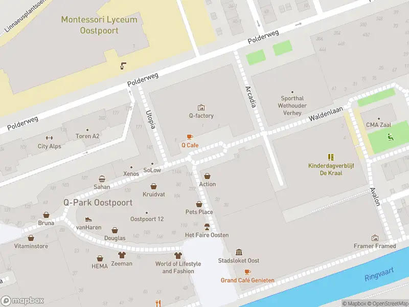Ambulance met gepaste spoed naar de Atlantisplein in Amsterdam
