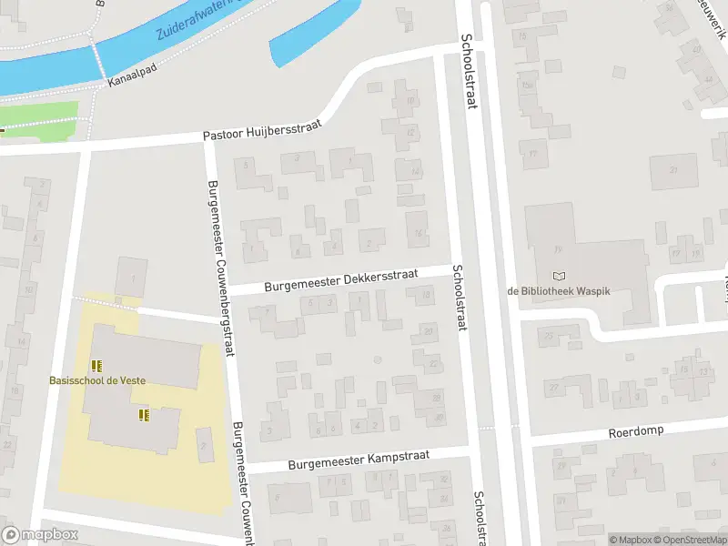 Brandweer met gepaste spoed naar de Burgemeester Dekkersstraat in Waspik vanwege stormschade