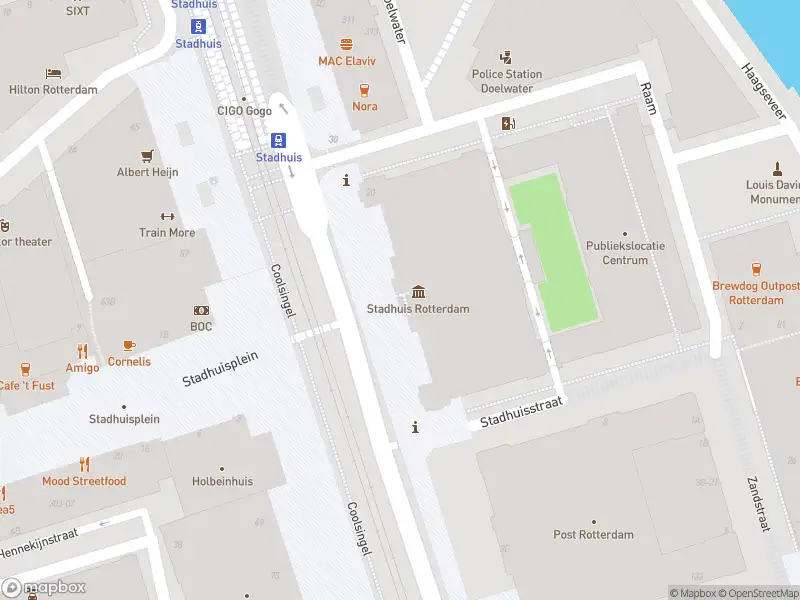 Ambulance met gepaste spoed naar de Doelwater in Rotterdam