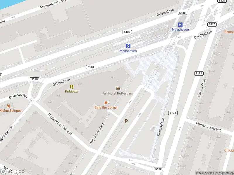 Ambulance met grote spoed naar de Mijnsherenlaan in Rotterdam