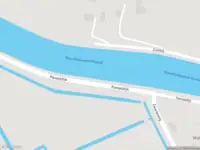 Ambulance met gepaste spoed naar de Kanaaldijk in Wijdewormer