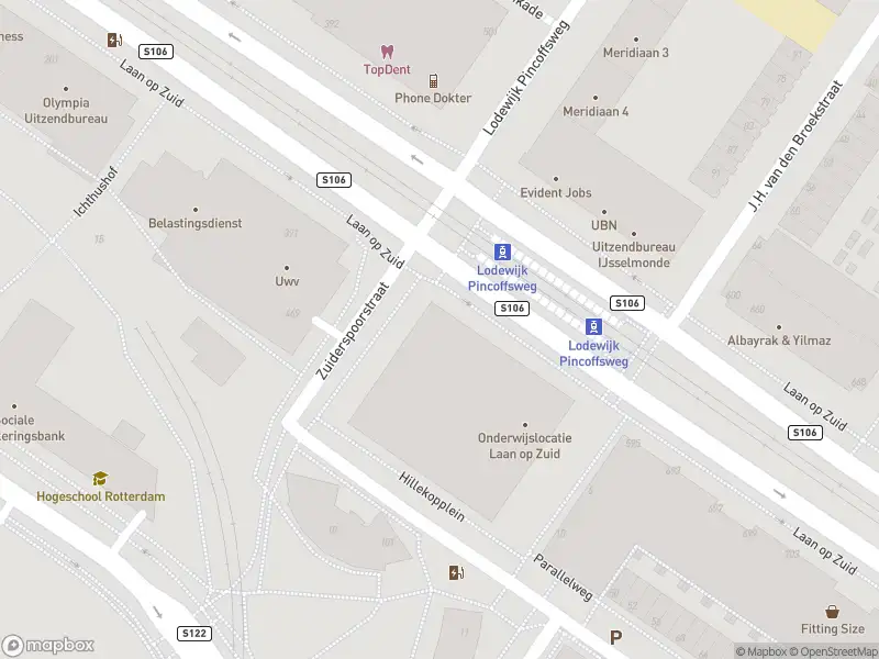 Ambulance met gepaste spoed naar de Laan op Zuid in Rotterdam