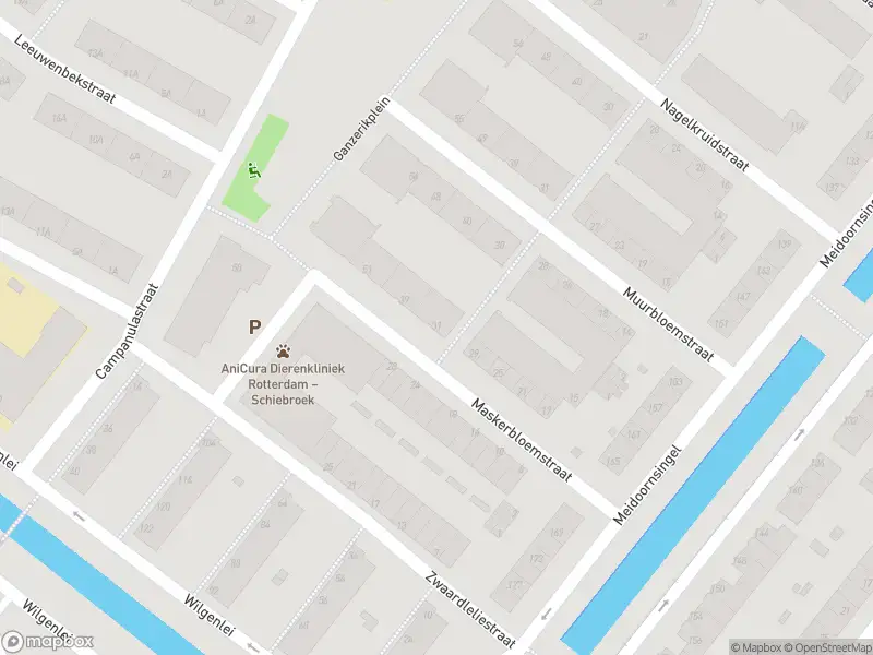 Ambulance met gepaste spoed naar de Maskerbloemstraat in Rotterdam