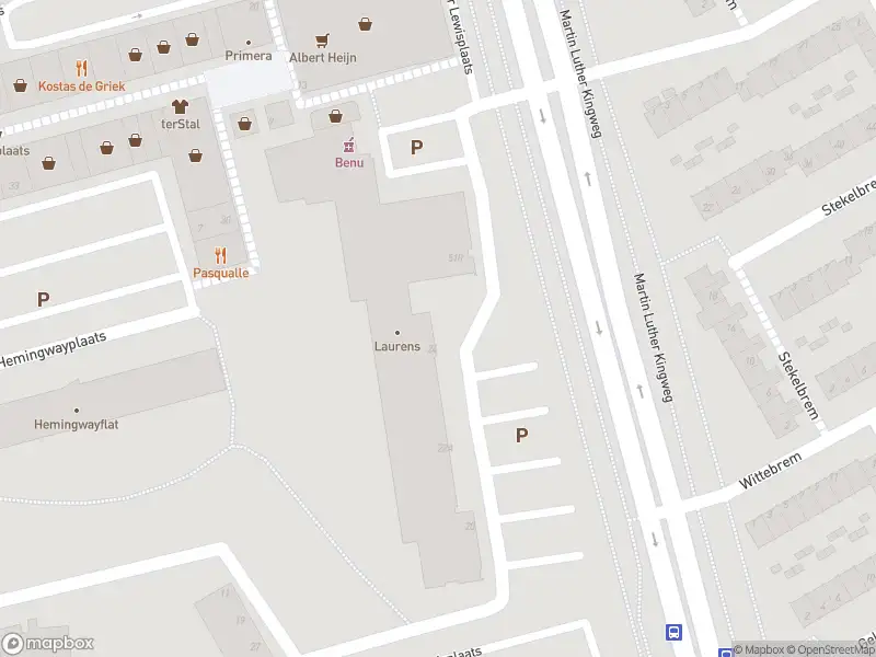 Ambulance met grote spoed naar de Sinclair Lewisplaats in Rotterdam