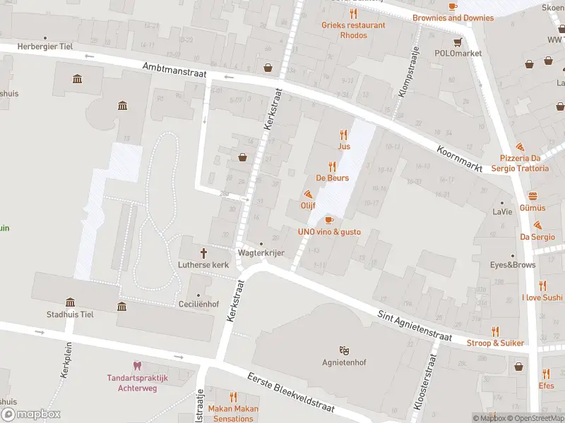 Brandweer met gepaste spoed naar de Waterstraat in Tiel vanwege waarnemen gaslucht