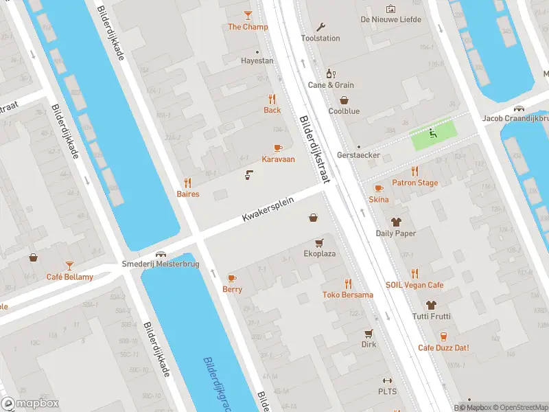 Ambulance met grote spoed naar de Kwakersplein in Amsterdam