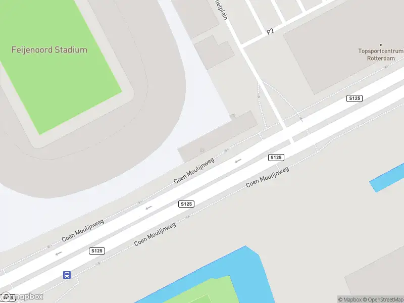 Brandweer met gepaste spoed naar de Coen Moulijnweg in Rotterdam