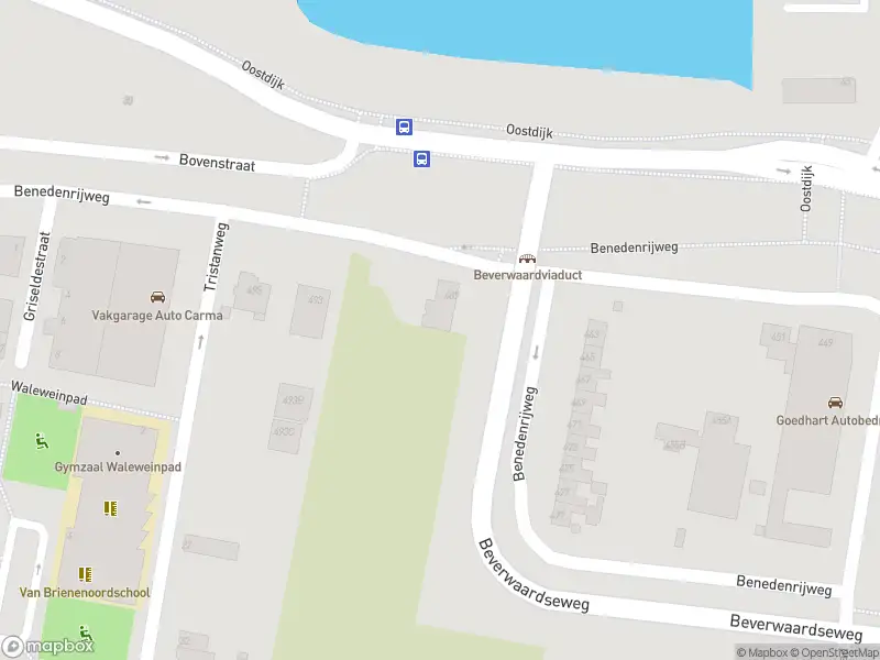 Ambulance met grote spoed naar de Benedenrijweg in Rotterdam