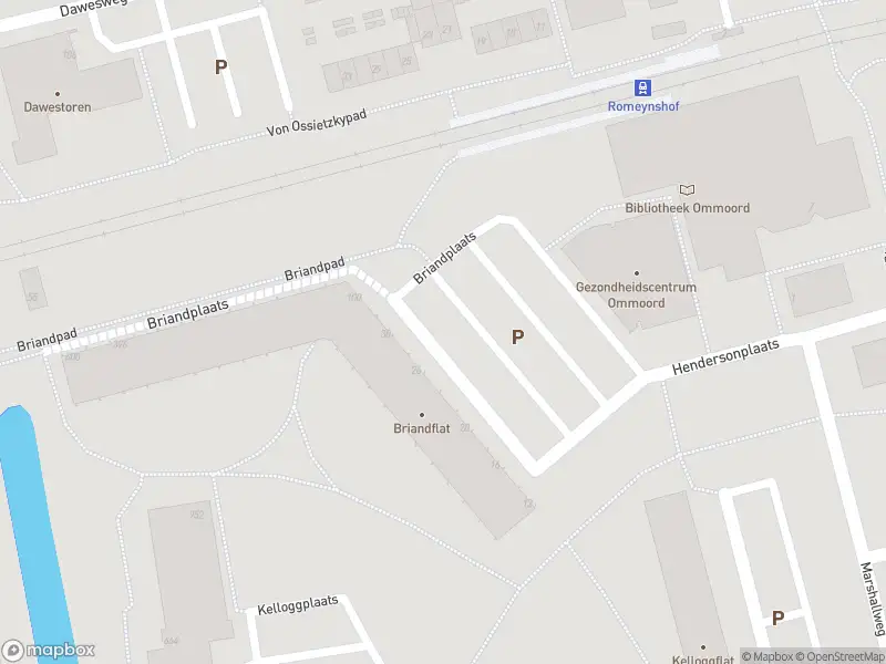 Ambulance met grote spoed naar de Briandplaats in Rotterdam