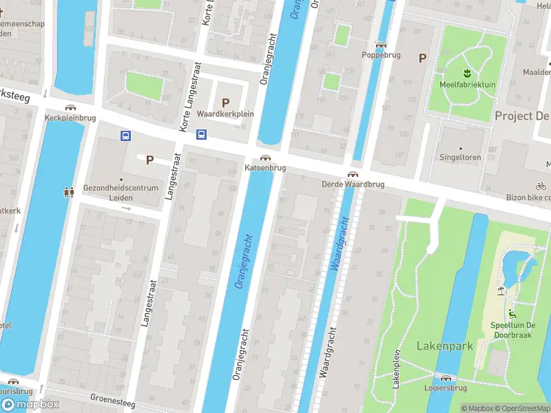 Ambulance naar de Nieuwe Waardstraat in Leiden