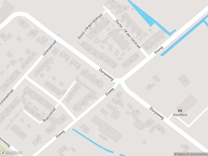 Ambulance met grote spoed naar de Dorpsweg in Oudenhoorn