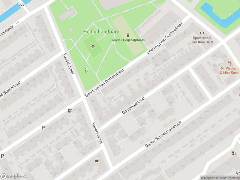 Ambulance met grote spoed naar de Geertruyt van Oostenstraat in Delft