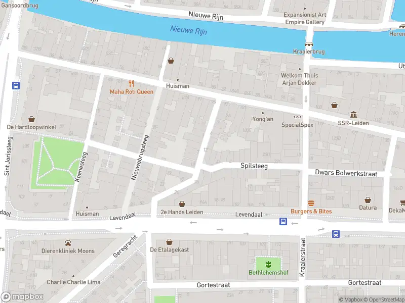 Ambulance met gepaste spoed naar de Wielmakersteeg in Leiden