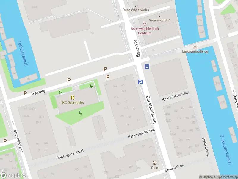 Ambulance met gepaste spoed naar de Docklandsweg in Amsterdam