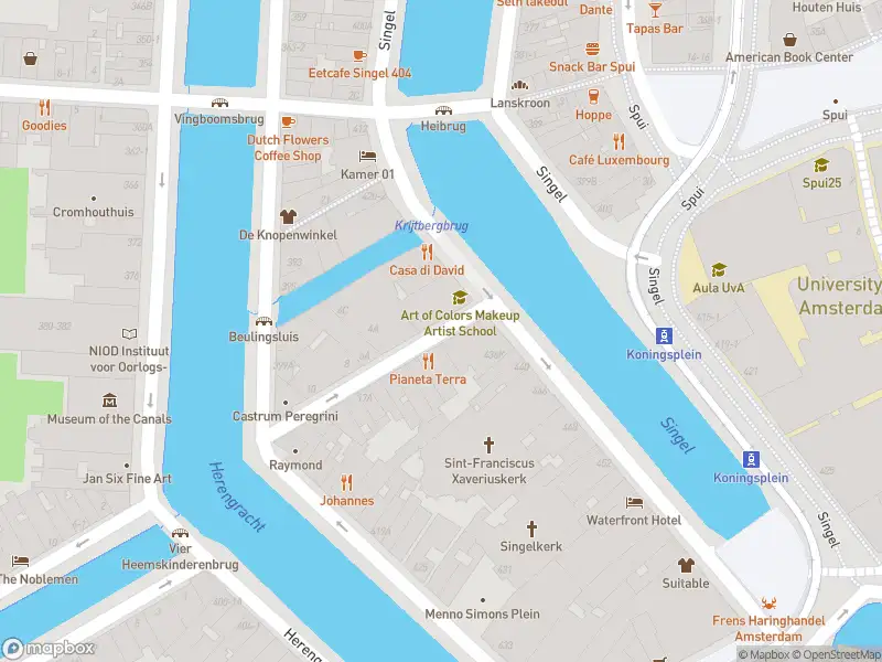 Ambulance met grote spoed naar de Beulingstraat in Amsterdam