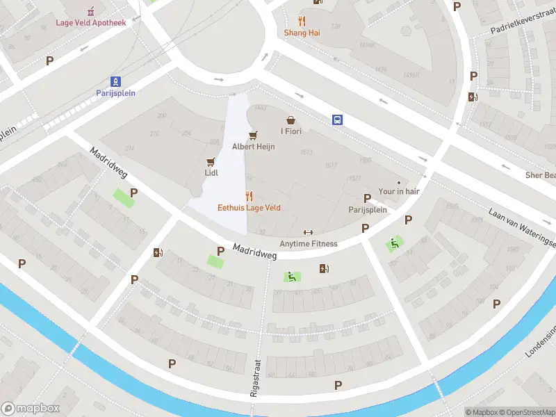 Ambulance met grote spoed naar de Madridweg in 's-Gravenhage