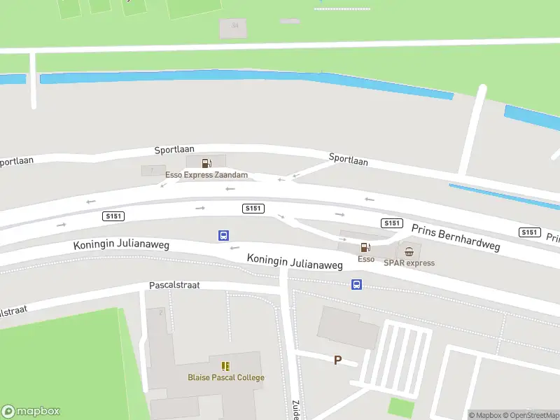 Ambulance met grote spoed naar de Prins Bernhardweg in Zaandam