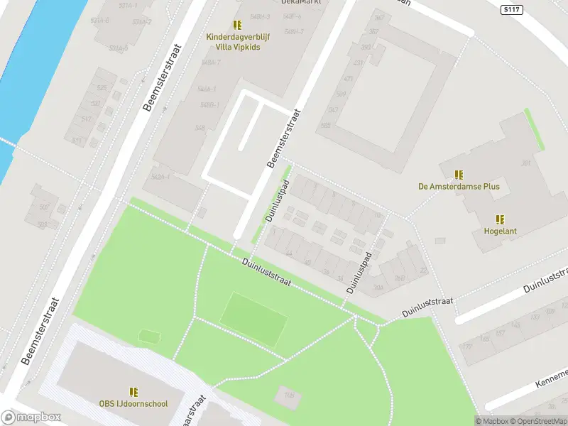 Ambulance met gepaste spoed naar de Duinlustpad in Amsterdam