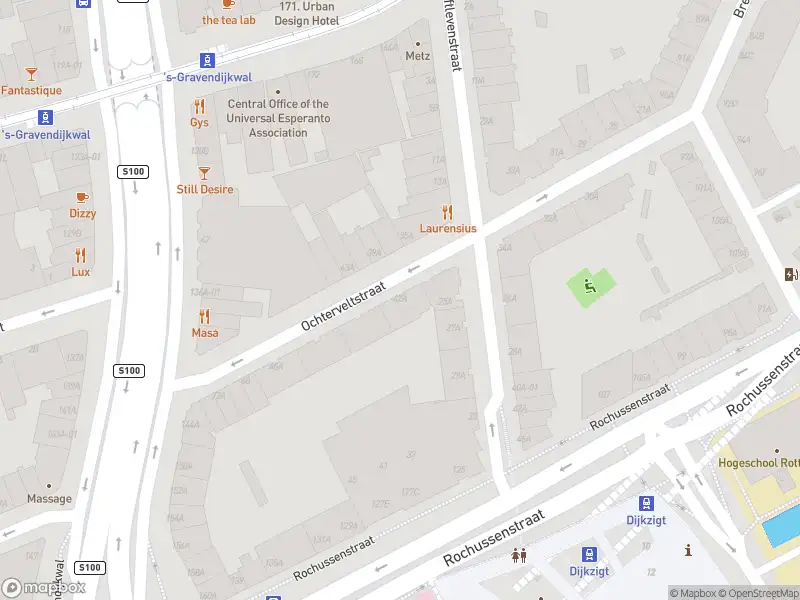 Ambulance met gepaste spoed naar de Ochterveltstraat in Rotterdam